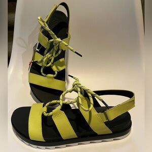 Sorel roam strappy lace up Sandals cute summer chic citron 10.5